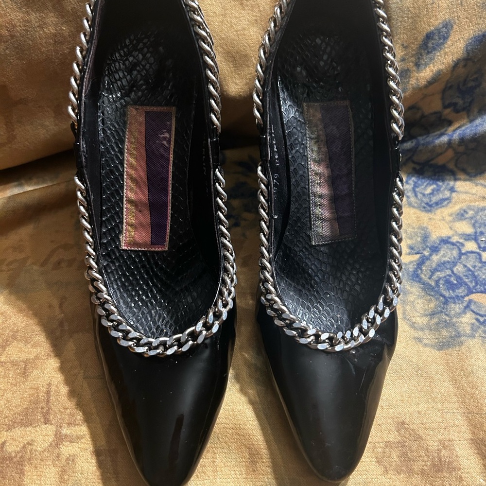 Susan Bennis/Warren Edwards Black Heels with Silver Chain